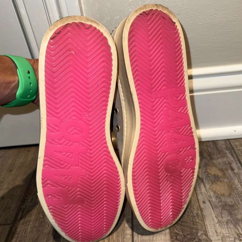 P448 Women’s Low Tops Size 7 (37) EUC - Picture 6 of 7